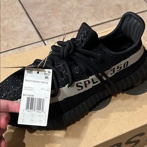 Yeezy boost 350 v2 ‘oreo’ size 8